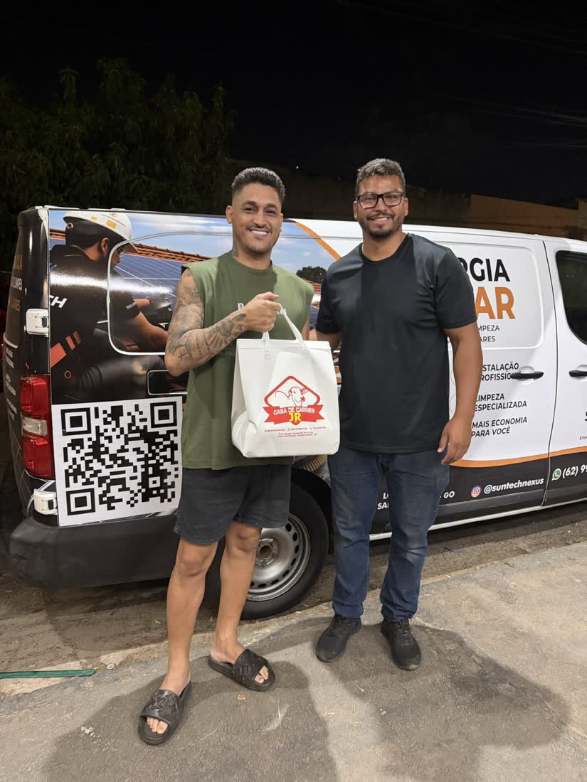 Cliente da SunTech Nexus na entrega do sistema