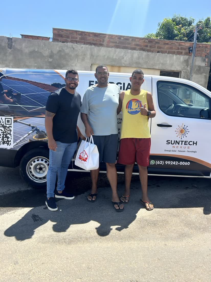 Cliente da SunTech Nexus na entrega do sistema