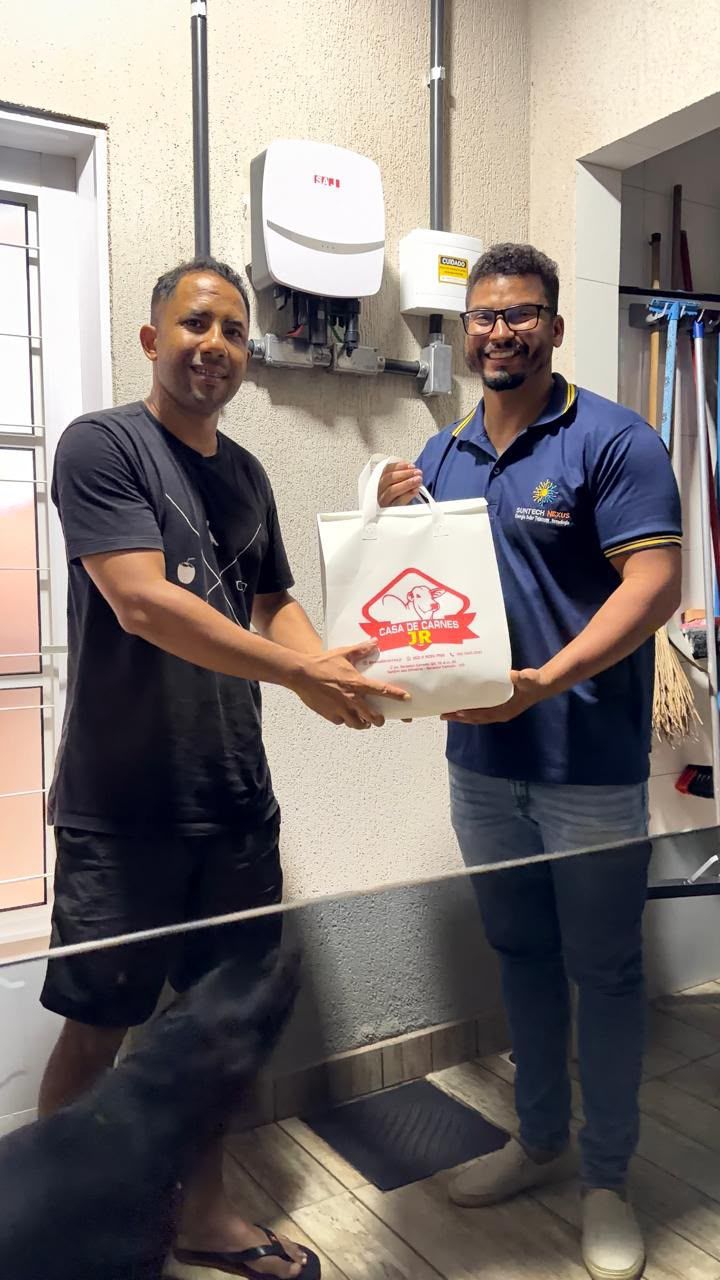 Cliente da SunTech Nexus na entrega do sistema